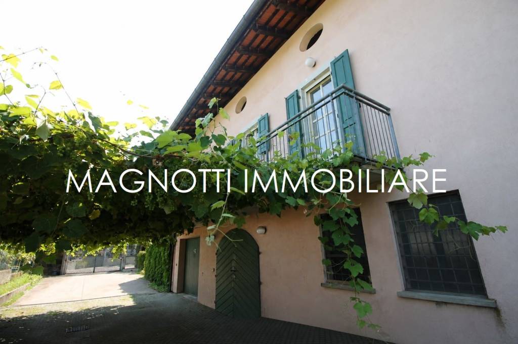 casa indipendente in vendita ad Artegna