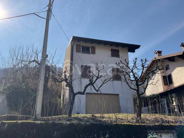 locale commerciale in vendita ad Attimis