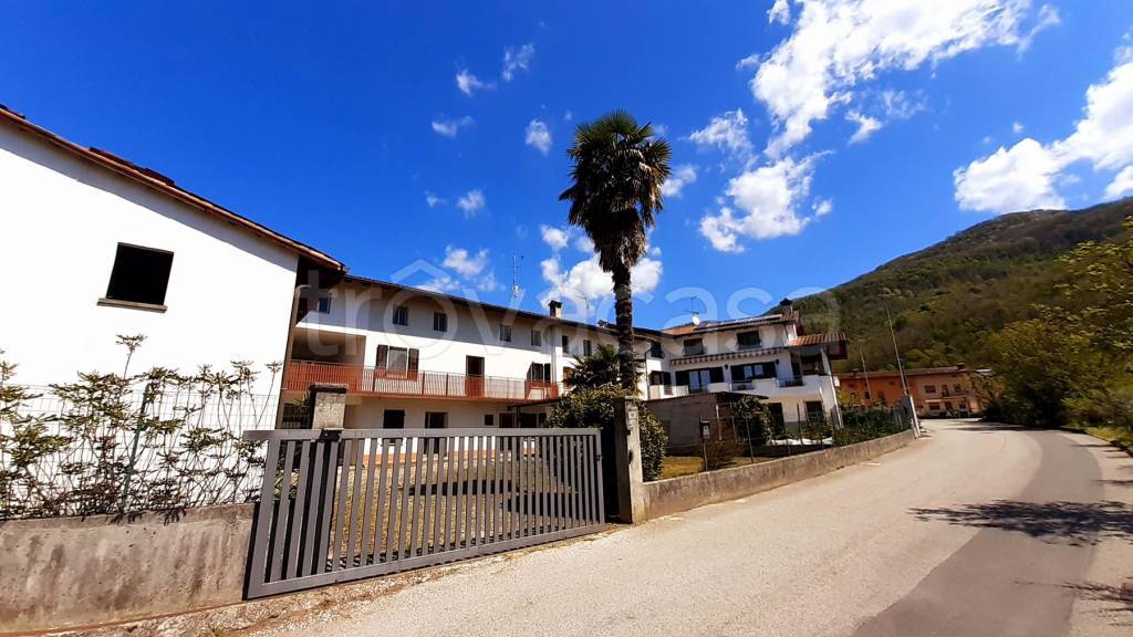 casa indipendente in vendita ad Attimis