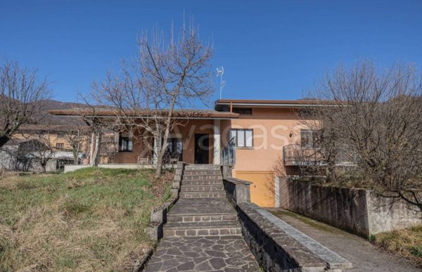 casa indipendente in vendita ad Attimis in zona Racchiuso