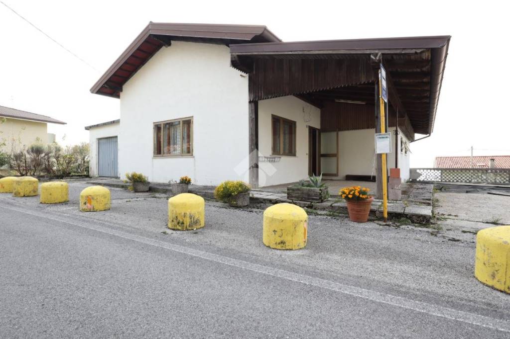 casa indipendente in vendita ad Attimis in zona Subit