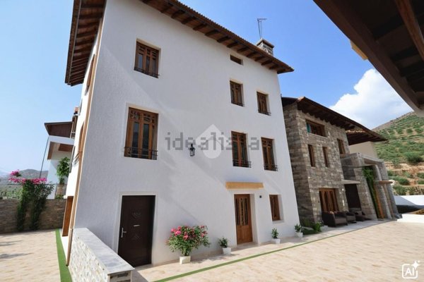 esavano in vendita ad Attimis in zona Racchiuso