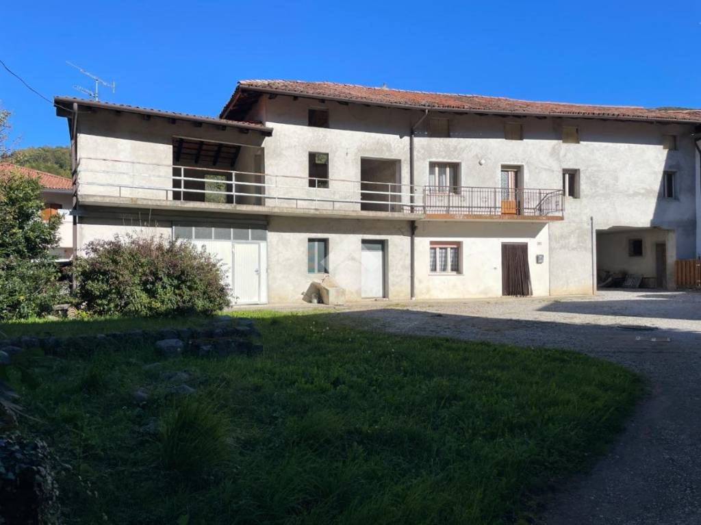 casa indipendente in vendita ad Attimis