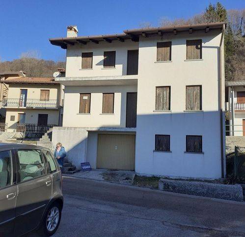 casa indipendente in vendita ad Attimis in zona Subit
