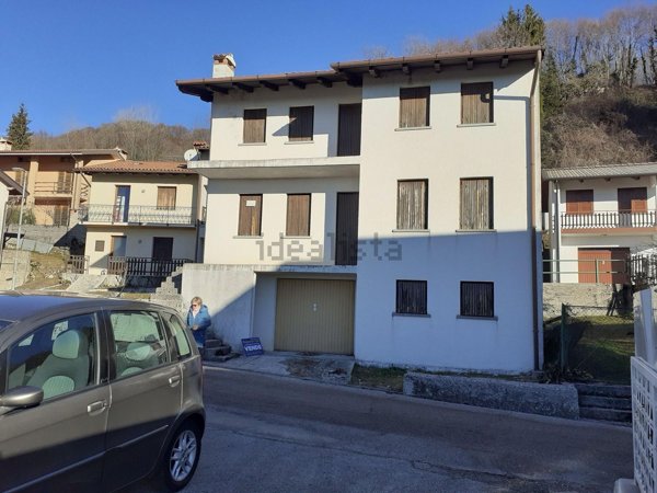 casa indipendente in vendita ad Attimis in zona Subit