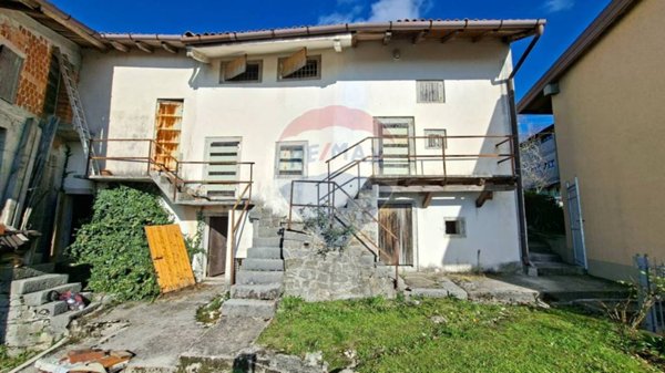 casa indipendente in vendita ad Attimis in zona Porzus