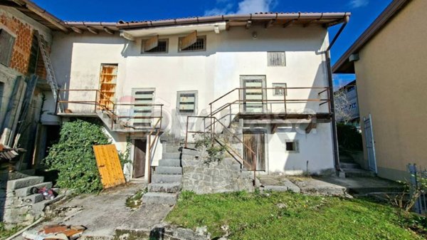 casa indipendente in vendita ad Attimis in zona Porzus