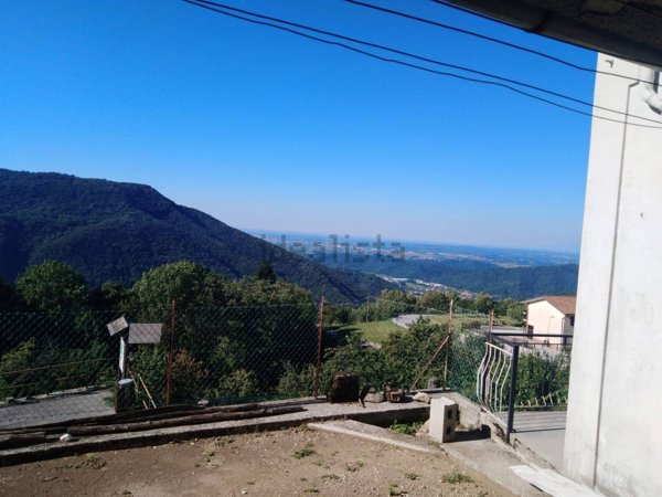 casa indipendente in vendita ad Attimis in zona Subit