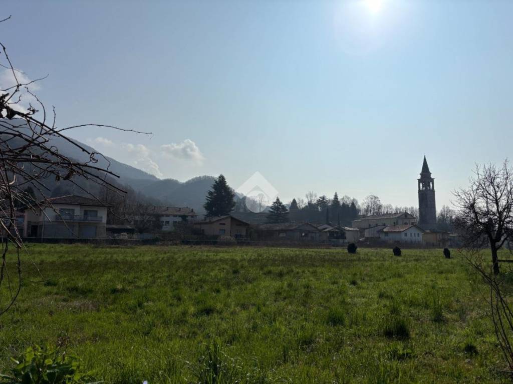 locale commerciale in vendita ad Attimis