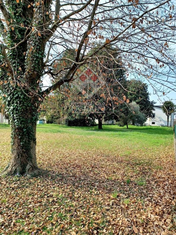 terreno edificabile in vendita ad Attimis