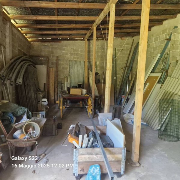 locale di sgombero in vendita ad Attimis