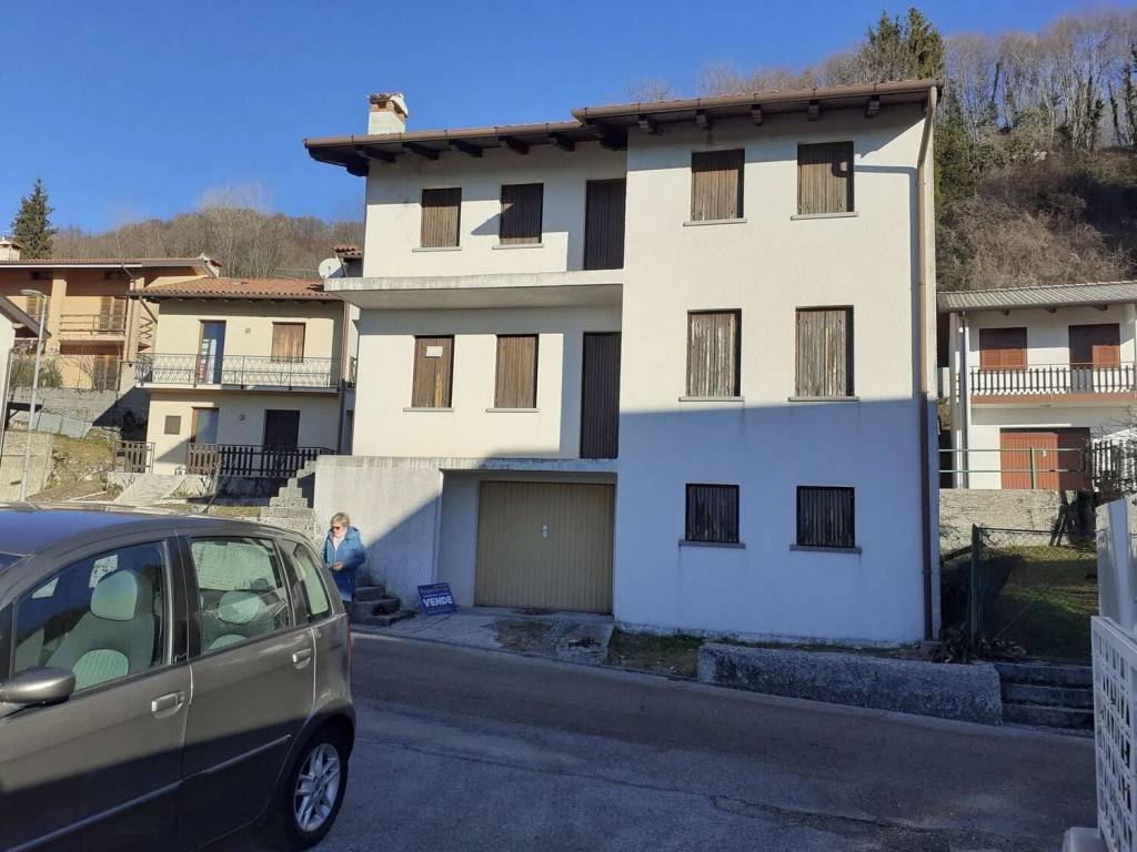 casa indipendente in vendita ad Attimis in zona Subit