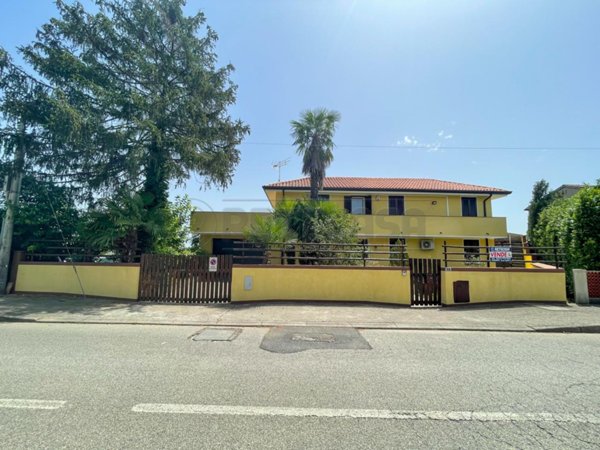 casa indipendente in vendita a Bagnaria Arsa in zona Campolonghetto