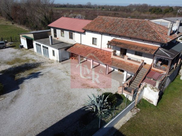 appartamento in vendita a Bagnaria Arsa in zona Castions delle Mura
