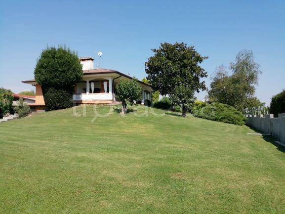 casa indipendente in vendita a Bagnaria Arsa in zona Castions delle Mura