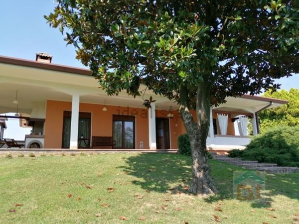 casa indipendente in vendita a Bagnaria Arsa in zona Castions delle Mura