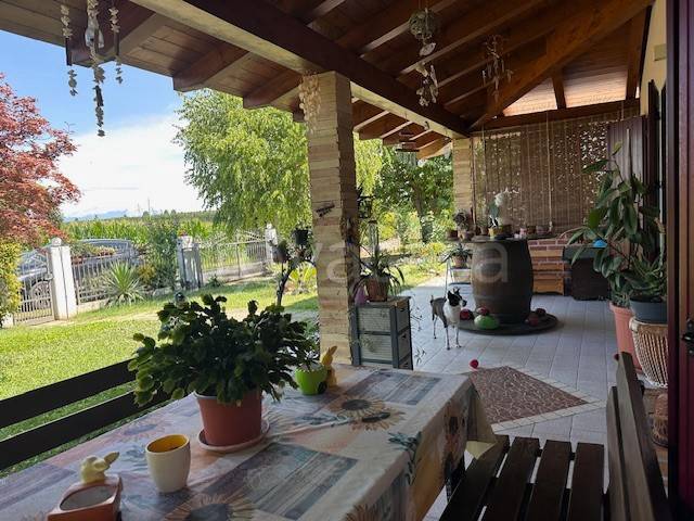 casa indipendente in vendita a Bagnaria Arsa in zona Castions delle Mura