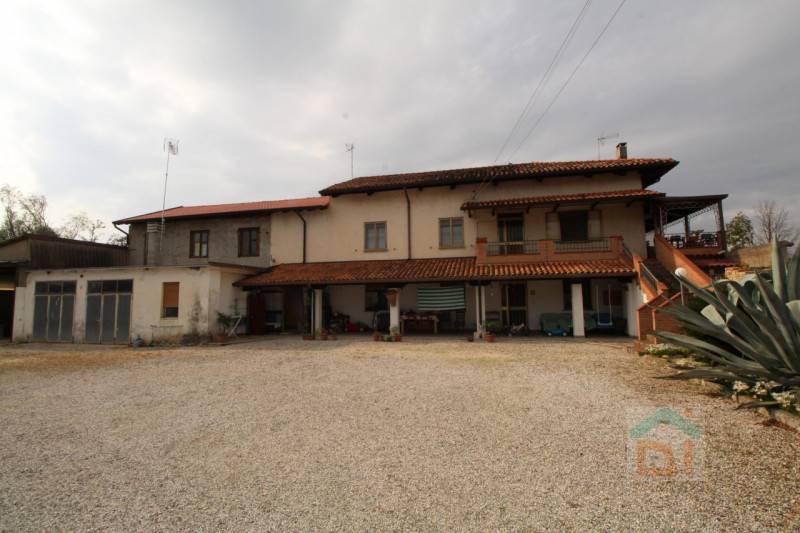 casa indipendente in vendita a Bagnaria Arsa in zona Castions delle Mura