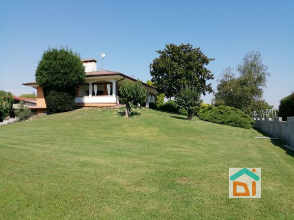 casa indipendente in vendita a Bagnaria Arsa in zona Castions delle Mura