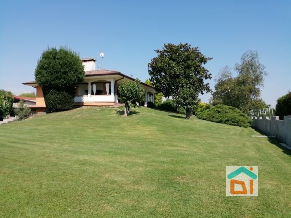 casa indipendente in vendita a Bagnaria Arsa in zona Castions delle Mura