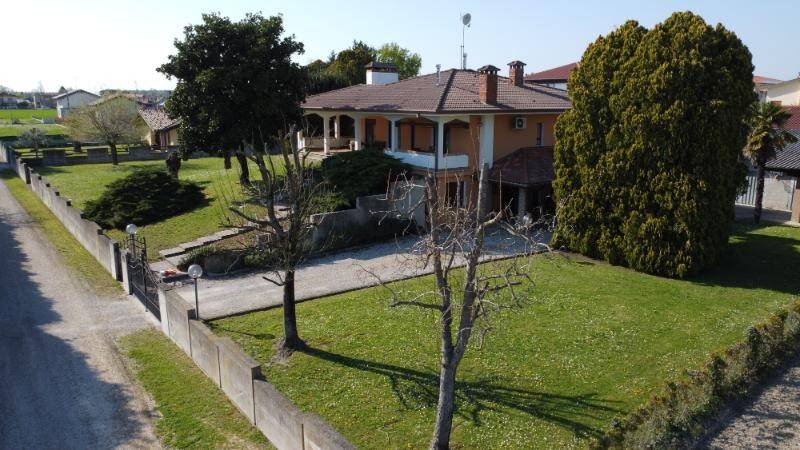casa indipendente in vendita a Bagnaria Arsa in zona Castions delle Mura