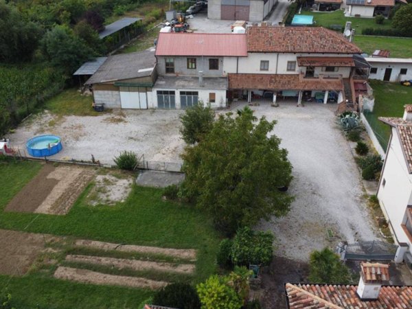 casa indipendente in vendita a Bagnaria Arsa in zona Castions delle Mura