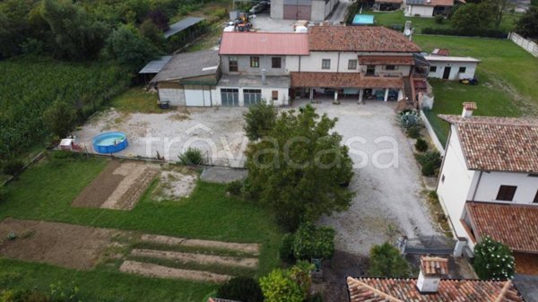 casa indipendente in vendita a Bagnaria Arsa in zona Castions delle Mura