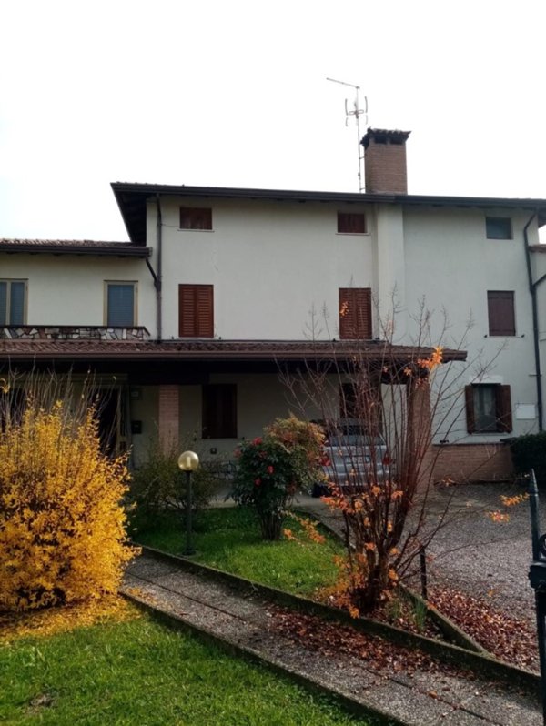 casa indipendente in vendita a Bagnaria Arsa in zona Castions delle Mura