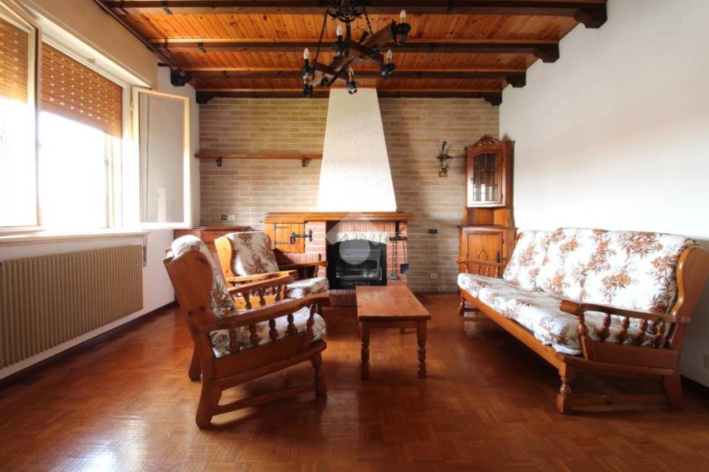 casa indipendente in vendita a Bagnaria Arsa in zona Castions delle Mura