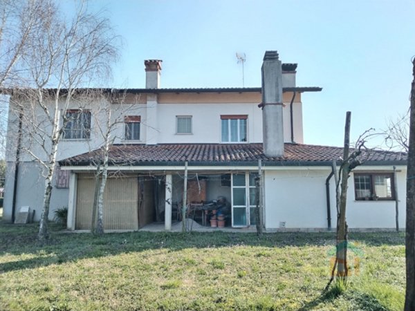 casa indipendente in vendita a Bagnaria Arsa in zona Castions delle Mura