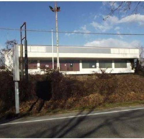 locale commerciale in vendita a Basiliano