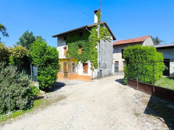 casa indipendente in vendita a Bertiolo in zona Pozzecco