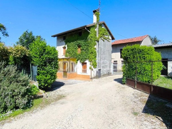 casa indipendente in vendita a Bertiolo in zona Pozzecco