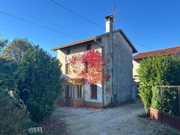 casa indipendente in vendita a Bertiolo in zona Pozzecco