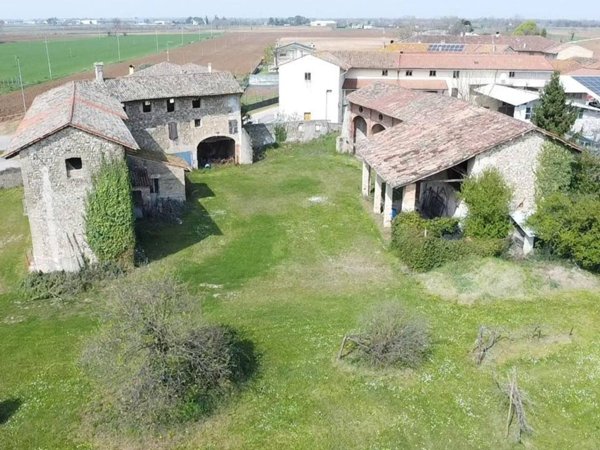 casale in vendita a Bertiolo in zona Virco