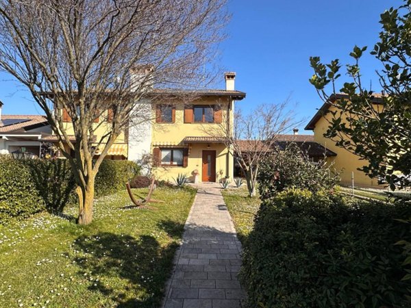 casa indipendente in vendita a Bertiolo in zona Virco