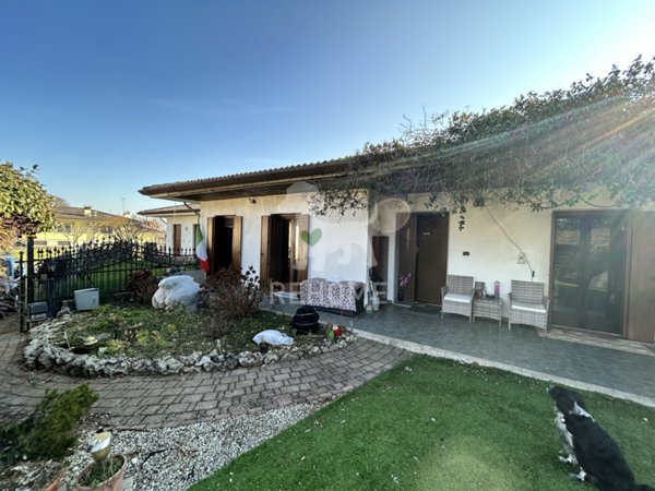 casa indipendente in vendita a Bicinicco in zona Felettis