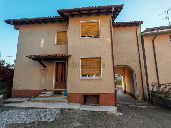 casa semindipendente in vendita a Buja
