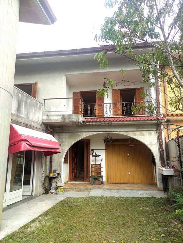 casa indipendente in vendita a Buja