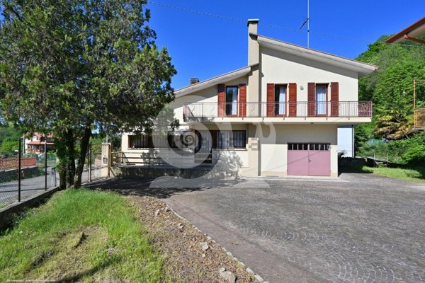 casa indipendente in vendita a Buja