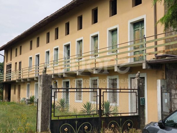 casa semindipendente in vendita a Buja