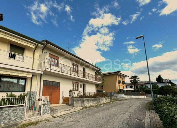 casa indipendente in vendita a Buja