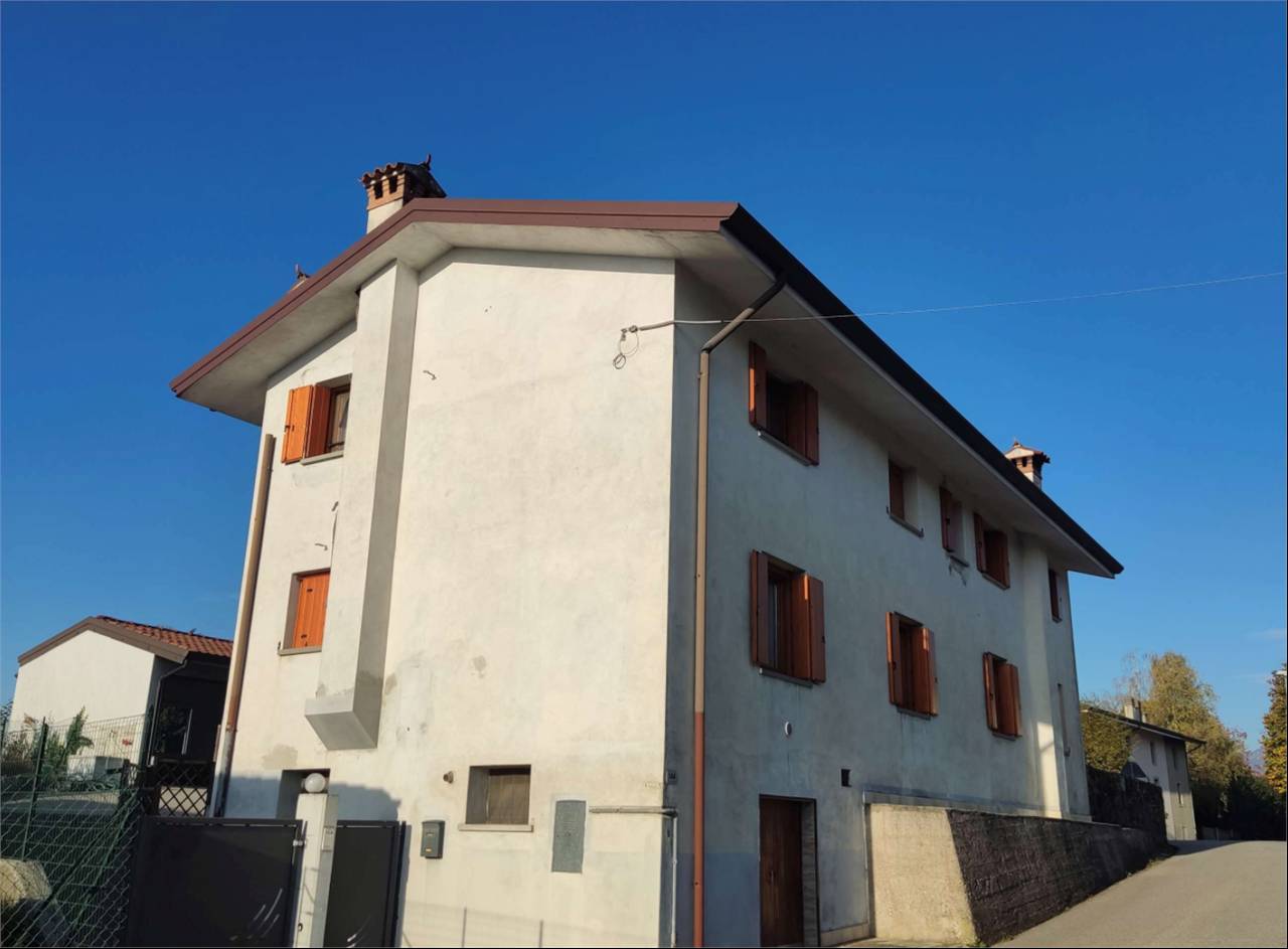 casa indipendente in vendita a Buja