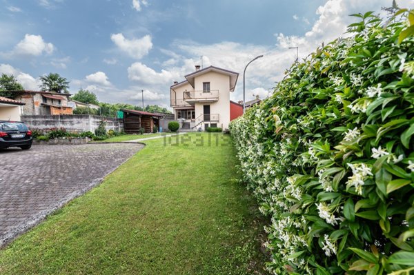 casa indipendente in vendita a Buja