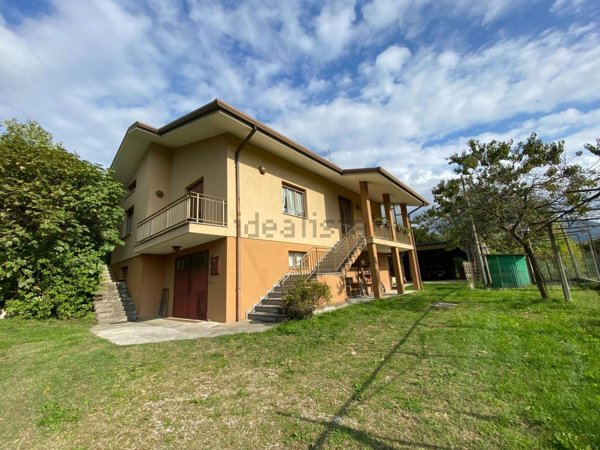 casa indipendente in vendita a Buja