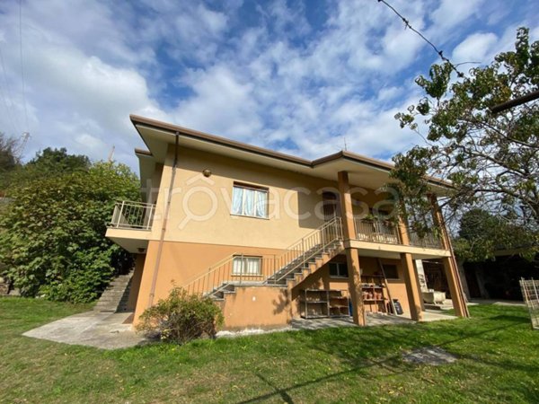 casa indipendente in vendita a Buja