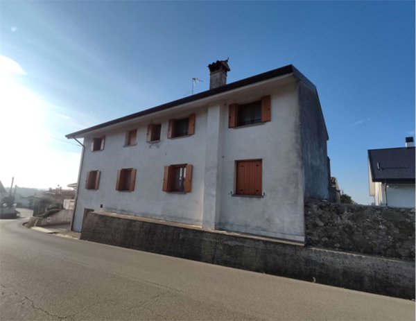 casa indipendente in vendita a Buja