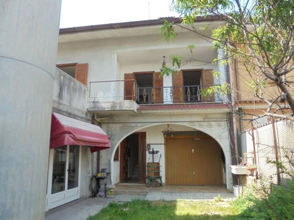 casa indipendente in vendita a Buja