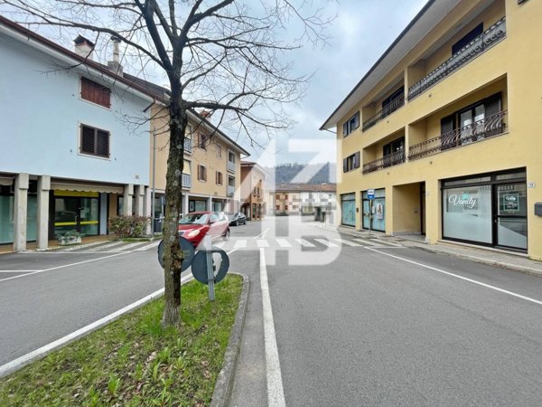 casa semindipendente in vendita a Buja