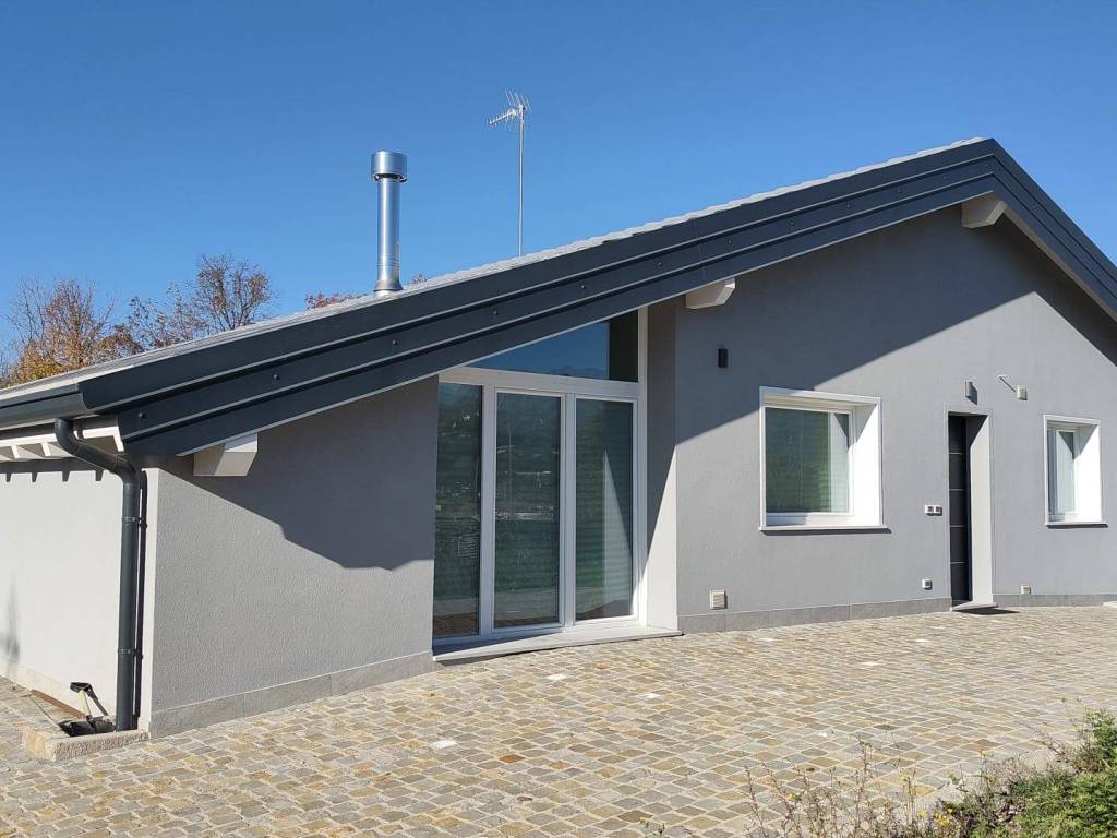 casa indipendente in vendita a Buja